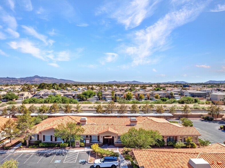 3161 E Warm Springs Rd, Las Vegas, NV à vendre - Photo de l’immeuble – Image 1 sur 28