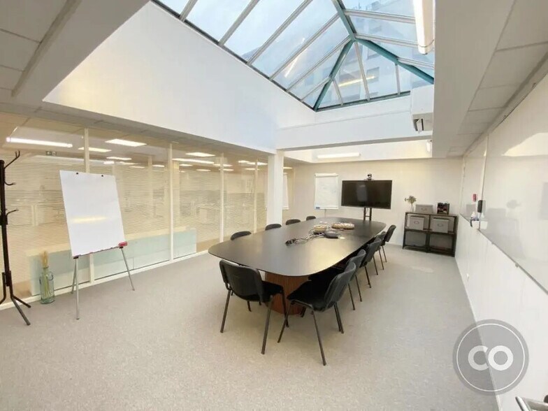 Bureau dans Boulogne-Billancourt à louer - Photo de l’immeuble – Image 3 sur 7