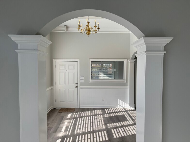 2230 Towne Lake Pky, Woodstock, GA à louer - Photo de l’immeuble – Image 3 sur 14