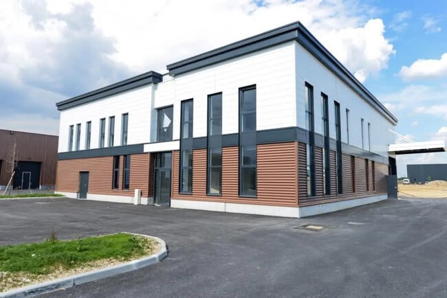 Plus de détails pour Local d’activités à vendre