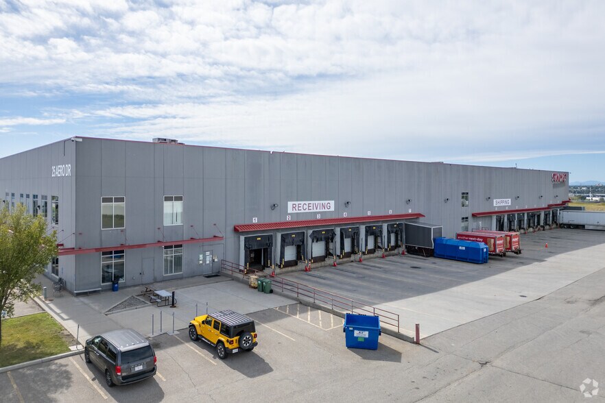 25 Aero Dr NE, Calgary, AB à vendre - Photo de l’immeuble – Image 2 sur 3