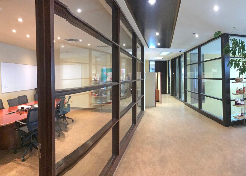 5896-5932 Boul Henri-Bourassa O, Montréal, QC à louer - Photo intérieure – Image 3 sur 15