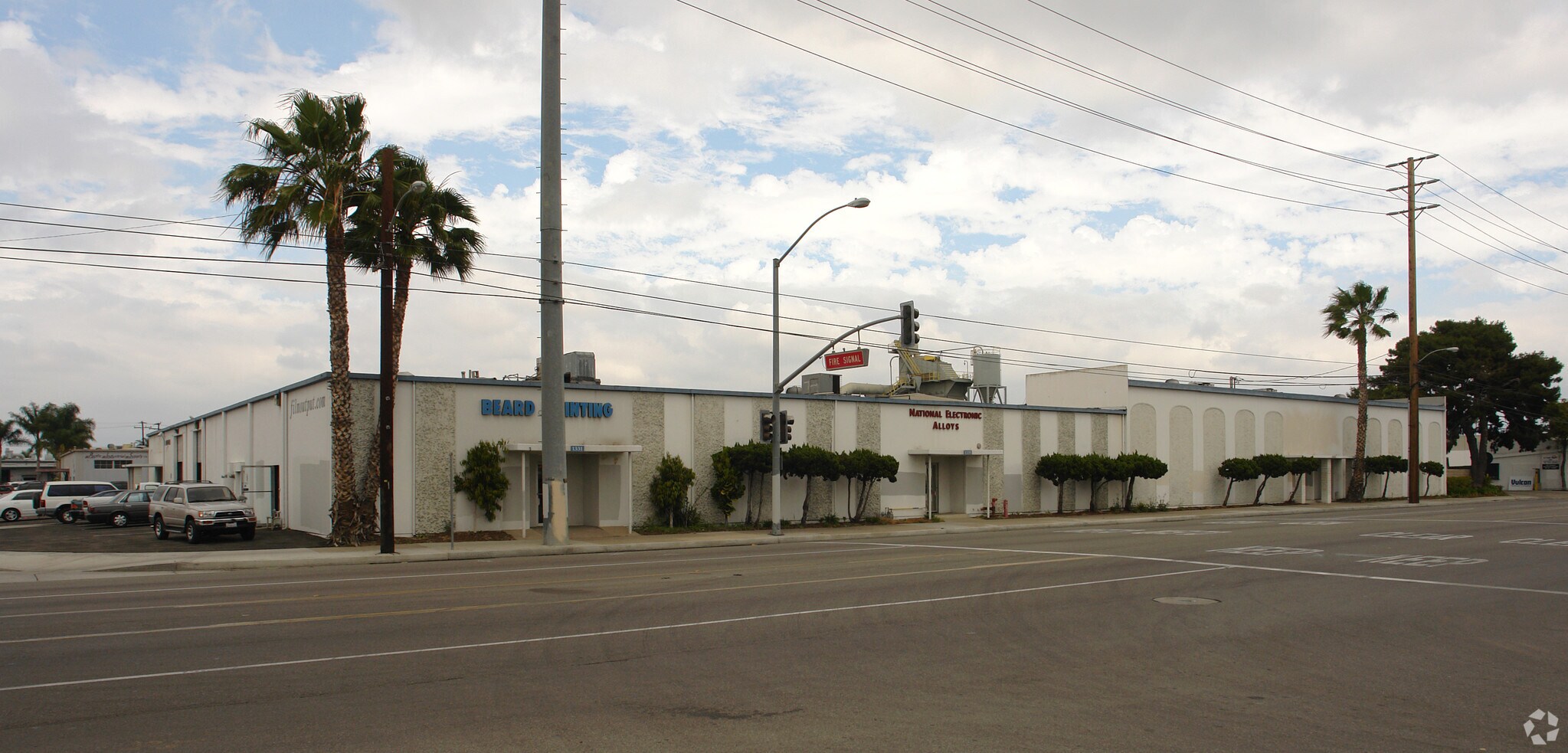 1329-1335 E Warner Ave, Santa Ana, CA à louer Photo de l’immeuble– Image 1 sur 8