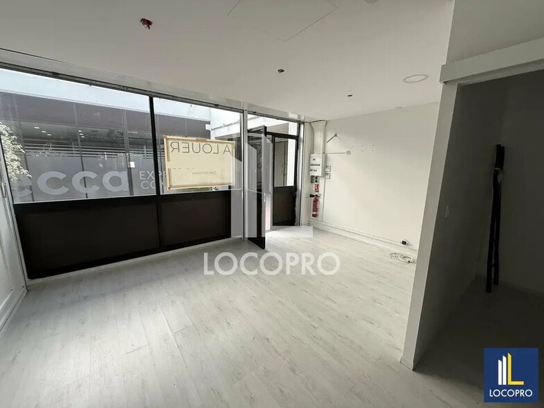 Bureau dans Villeneuve-Loubet à louer - Photo de l’immeuble – Image 3 sur 9