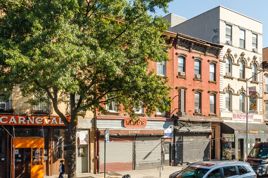 Williamsburg Package Deal portefeuille de 2 biens à vendre sur LoopNet.fr - Photo de l’immeuble – Image 2 sur 3