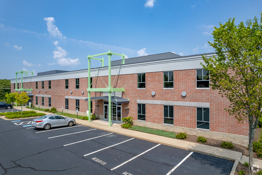 900 Highland Corporate Dr, Cumberland, RI à vendre - Photo de l’immeuble – Image 2 sur 12