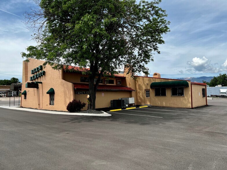 320 N Circle Dr, Colorado Springs, CO à vendre - Photo de l’immeuble – Image 2 sur 6