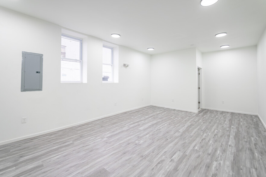 5715 Woodland Ave, Philadelphia, PA à louer - Photo de l’immeuble – Image 3 sur 7