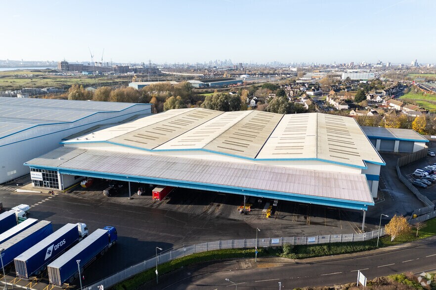 Choats Manner Way, Dagenham à louer - Photo de l’immeuble – Image 1 sur 5
