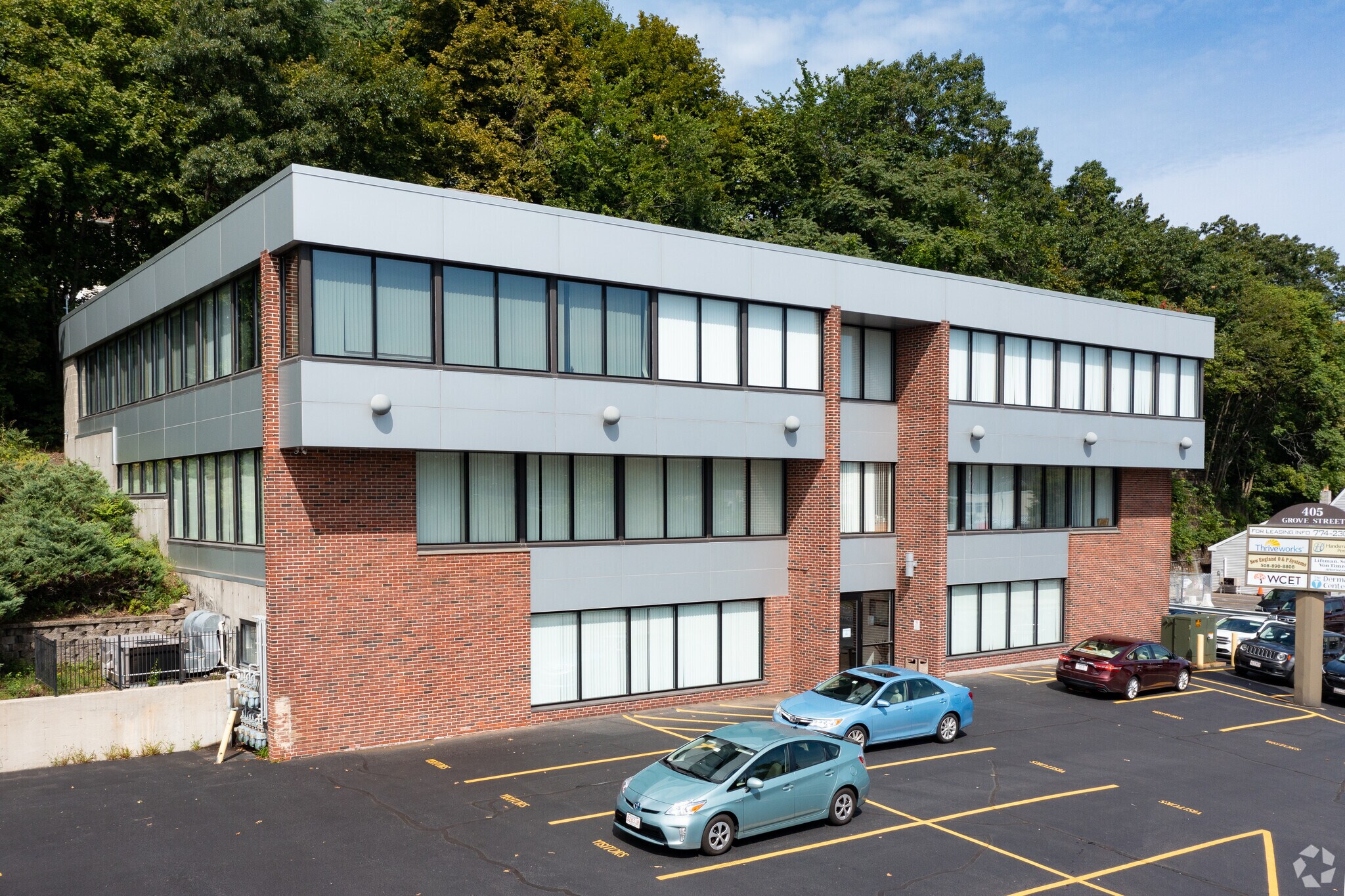 405 Grove St, Worcester, MA à louer Photo principale– Image 1 sur 7