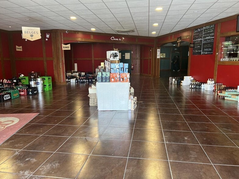 Local commercial dans Salaise Sur Sanne à louer - Photo intérieure – Image 1 sur 4