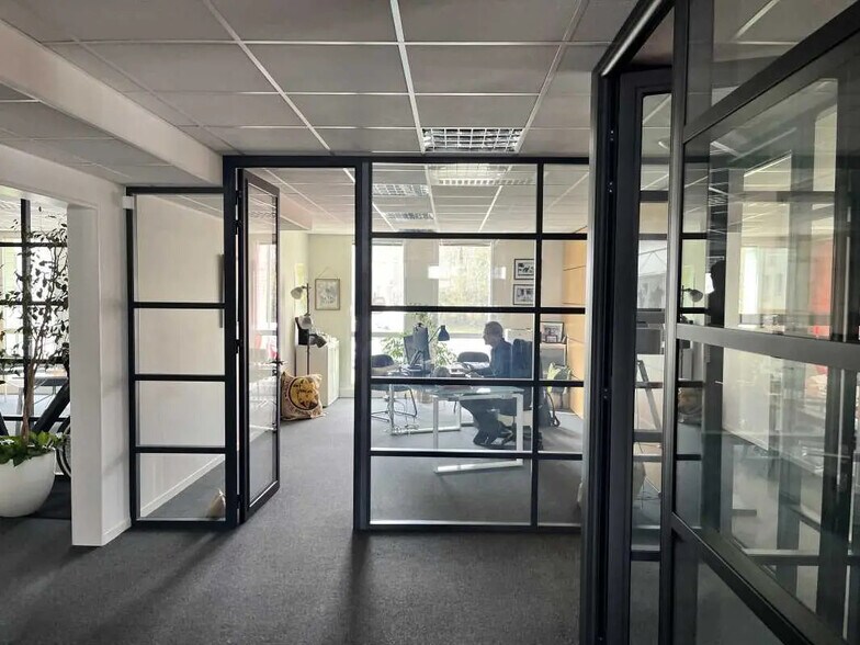 Bureau dans Chartres-de-Bretagne à louer - Photo de l’immeuble – Image 2 sur 6