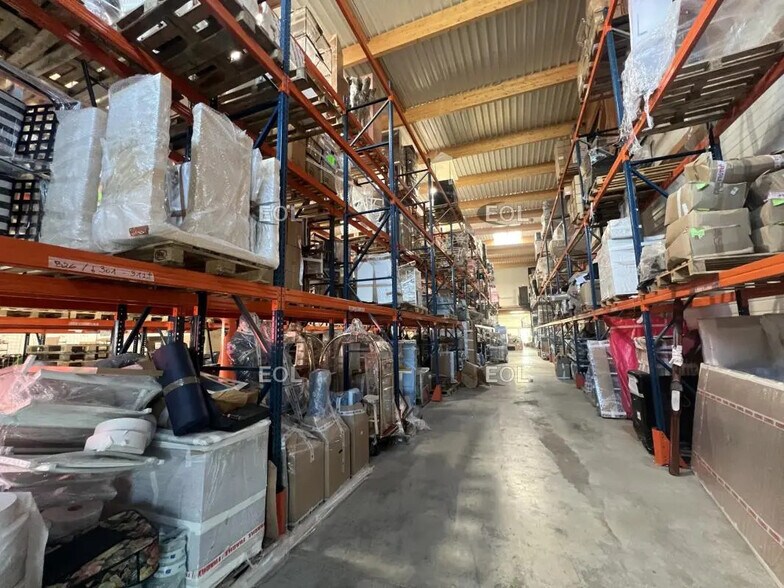 Local d’activités dans Louvres à louer - Photo de l’immeuble – Image 2 sur 4