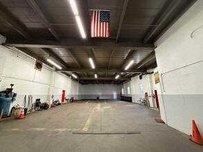 15011 Guinzberg Rd, Jamaica, NY à louer Photo intérieure– Image 2 sur 9