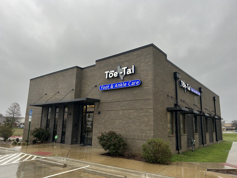 5700 North Park Dr, Watauga, TX à louer - Photo principale – Image 1 sur 12