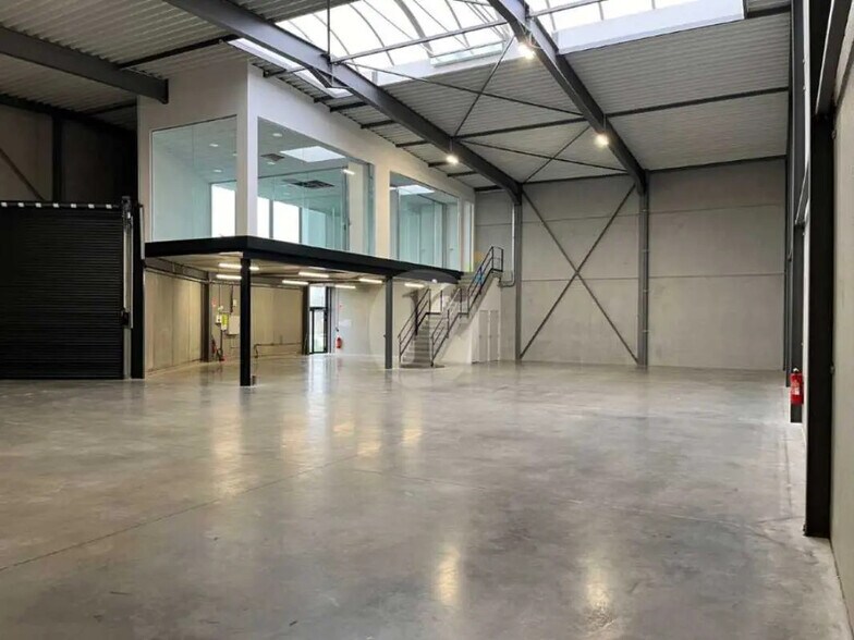 Local d’activités dans Seclin à louer - Photo de l’immeuble – Image 1 sur 6