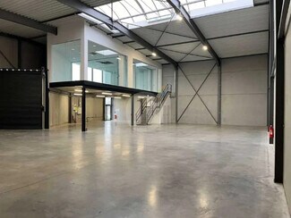 Plus de détails pour Local d'activités à louer