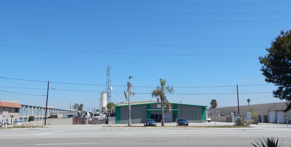 13643-13649 Rosecrans Ave, Santa Fe Springs, CA à louer - Photo de l’immeuble – Image 2 sur 12