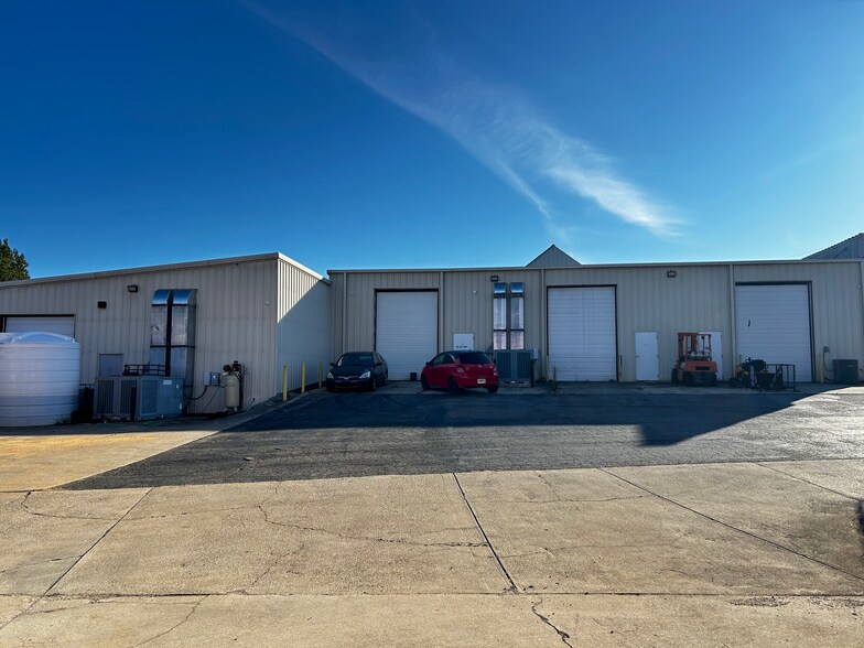 Hwy 400 portefeuille de 2 biens à vendre sur LoopNet.fr - Photo de l’immeuble – Image 3 sur 10