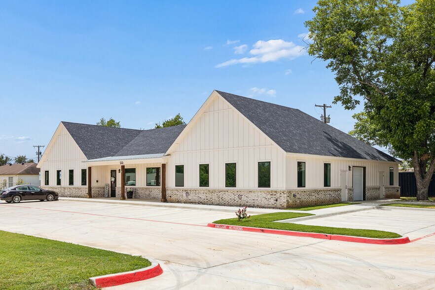 908 Cresthaven Dr, Euless, TX à louer - Photo de l’immeuble – Image 2 sur 25