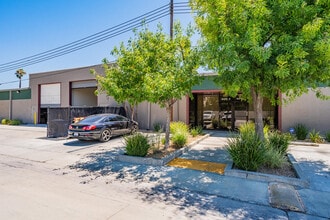 12701 Van Nuys Blvd, Pacoima, CA à louer Photo intérieure– Image 2 sur 21