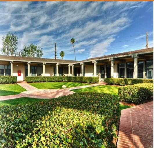 800 Magnolia Ave, Corona, CA à louer - Photo de l’immeuble – Image 3 sur 8