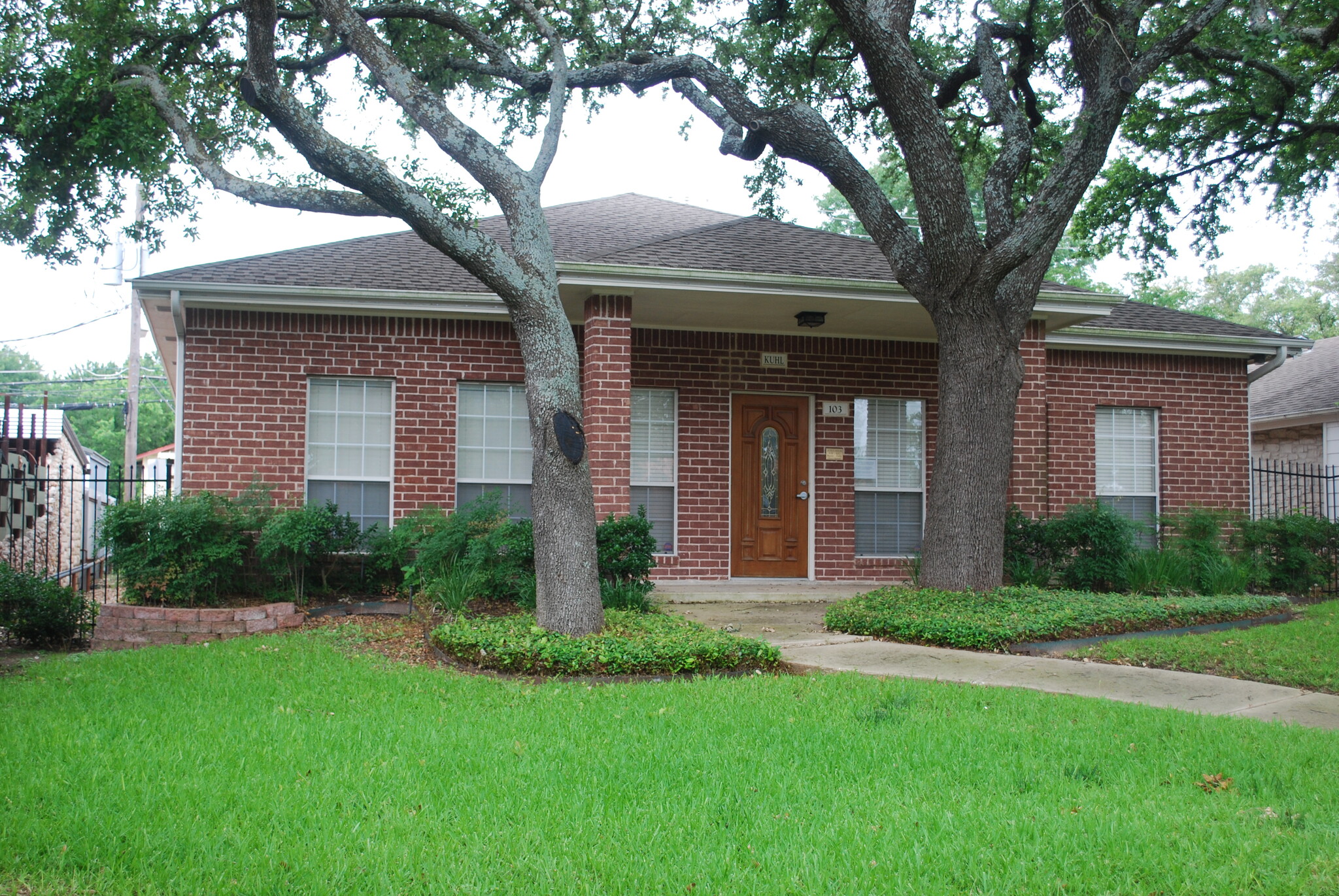 103 E Main St, Pflugerville, TX à louer Photo de l’immeuble– Image 1 sur 10