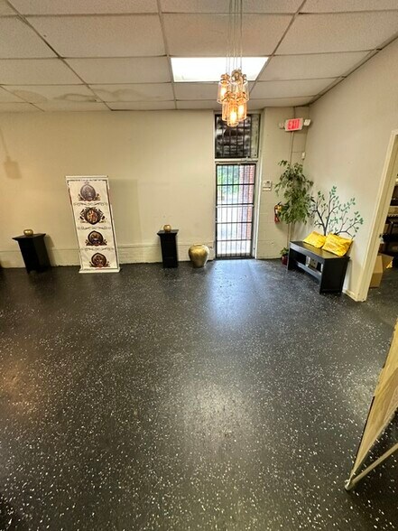 1202-1256 Columbia Dr, Decatur, GA à louer - Hall d’entrée – Image 2 sur 12