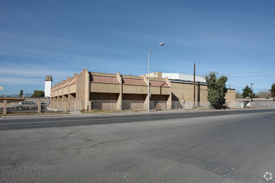 800 W Bonanza Rd, Las Vegas, NV à louer - Photo de l’immeuble – Image 3 sur 4