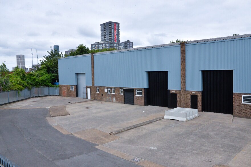 22 Hythe Rd, Londres à louer - Photo principale – Image 1 sur 20