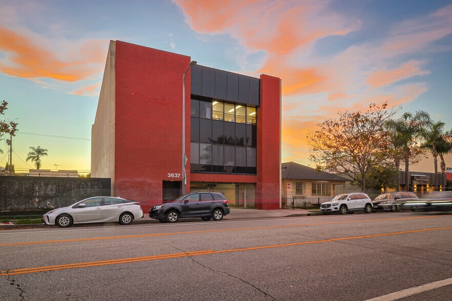 3637 Motor Ave, Los Angeles, CA à vendre - Photo de l’immeuble – Image 3 sur 14