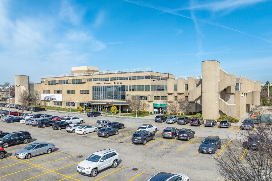1000 Stewart Ave, Garden City, NY à vendre - Photo principale – Image 1 sur 18