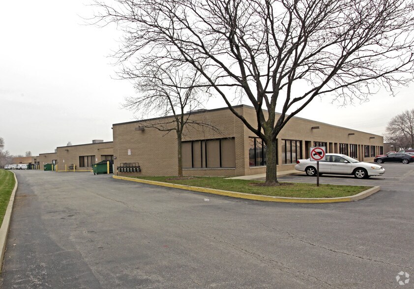 304 Howard Ave, Des Plaines, IL à vendre - Photo principale – Image 1 sur 28