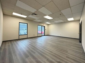 345 Nugget Ave, Toronto, ON à louer Photo intérieure– Image 2 sur 3