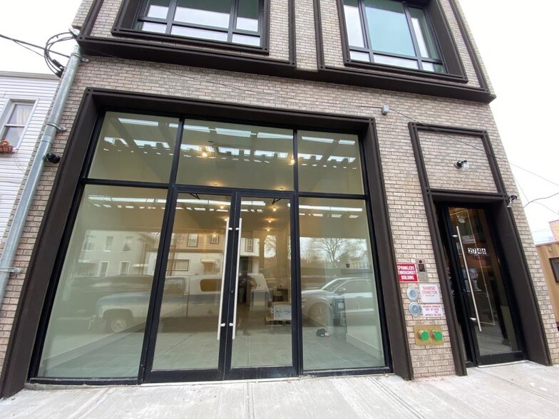 2746 Fulton St, Brooklyn, NY à louer - Photo de l’immeuble – Image 2 sur 3