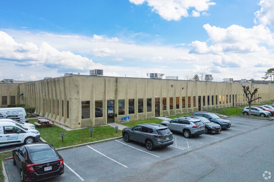 200 Clearbrook Rd, Elmsford, NY à louer - Photo principale – Image 1 sur 17