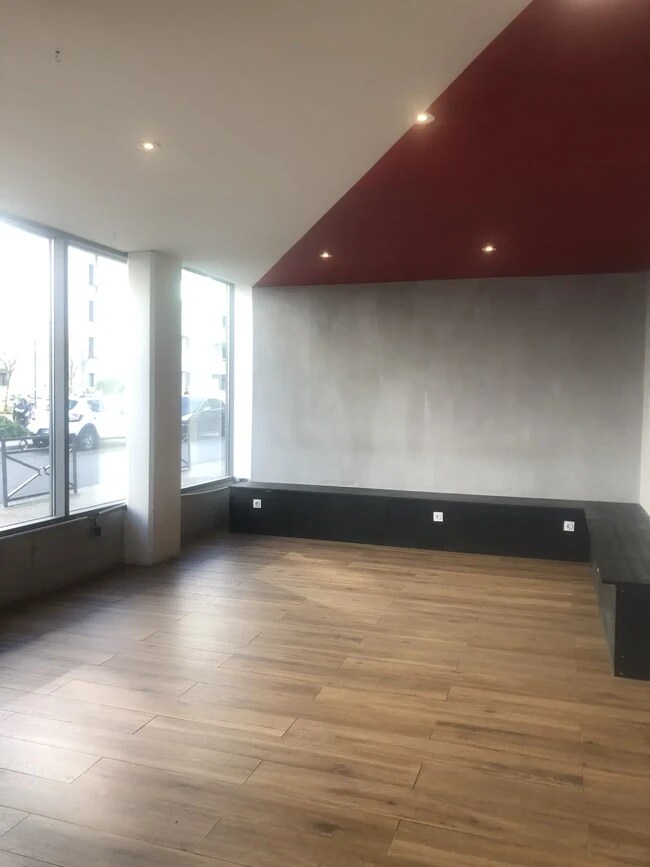 Plus de détails pour Local commercial à louer