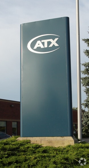 501 Clements Rd W, Ajax, ON à louer - Photo de l’immeuble – Image 3 sur 3