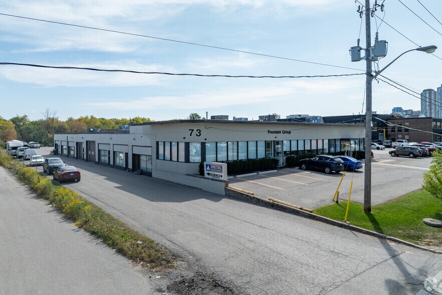 73 Railside Rd, Toronto, ON à louer - Photo de l’immeuble – Image 2 sur 4