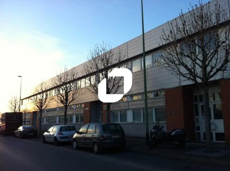 62-86 Rue Berthie Albrecht, Vitry-sur-Seine à louer - Photo de l’immeuble – Image 2 sur 21