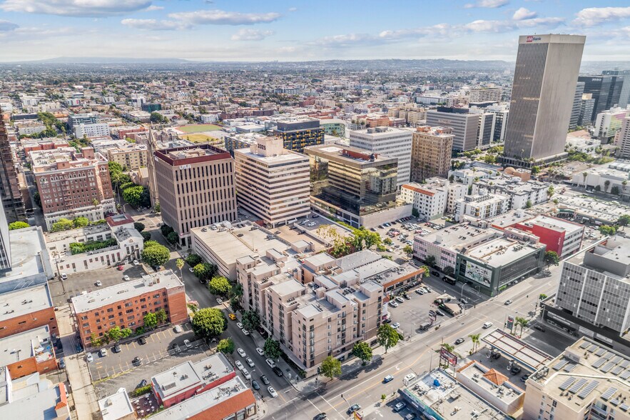 3300 W 6th St, Los Angeles, CA à louer - Photo de l’immeuble – Image 3 sur 7