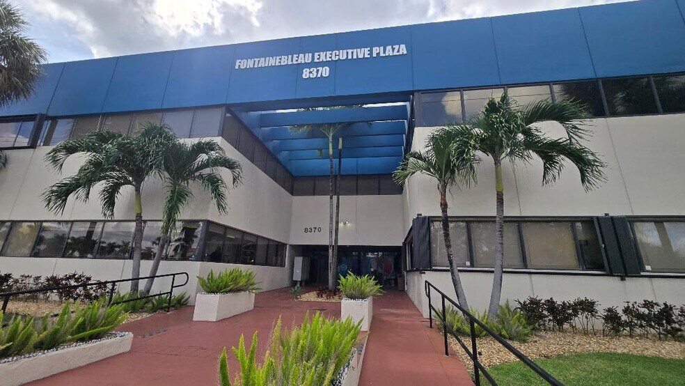 8370 W Flagler St, Miami, FL à vendre - Photo de l’immeuble – Image 1 sur 21