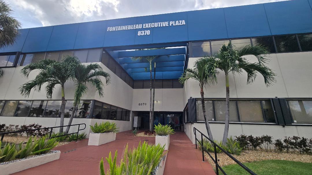 8370 W Flagler St, Miami, FL à vendre Photo de l’immeuble– Image 1 sur 22