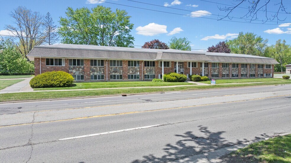 28475 Greenfield Rd, Southfield, MI à vendre - Photo de l’immeuble – Image 2 sur 47