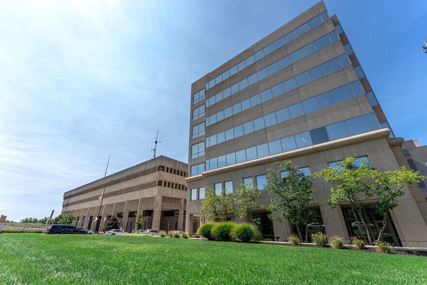 210 W Pennsylvania Ave, Towson, MD à louer - Photo de l’immeuble – Image 3 sur 10