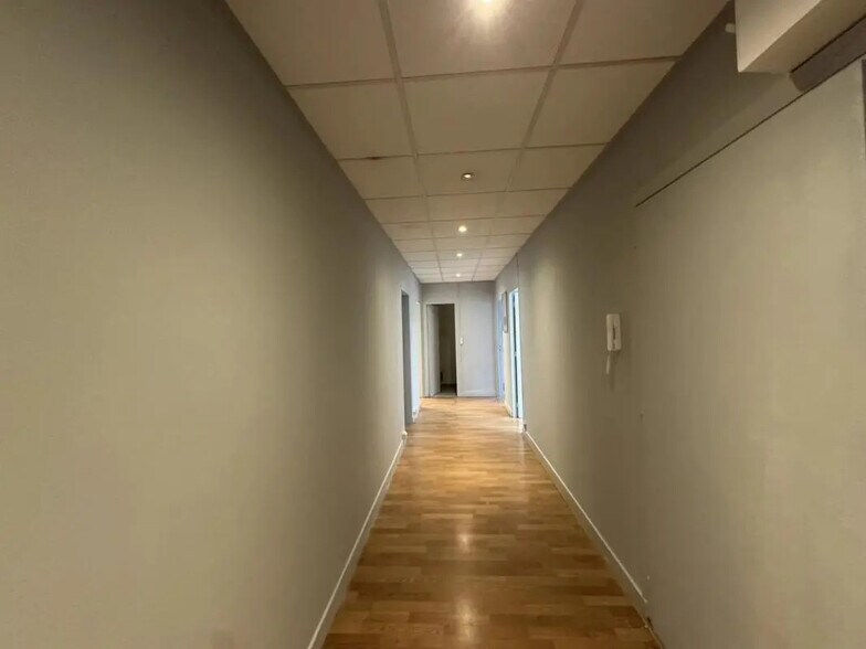 Bureau dans Neuilly-sur-Seine à louer - Photo de l’immeuble – Image 2 sur 12