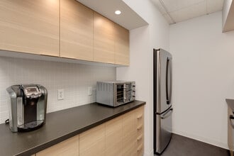 1726 Dolphin Av, Kelowna, BC à louer Photo intérieure– Image 1 sur 15