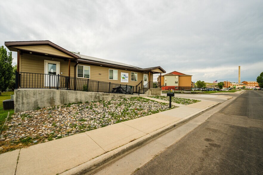 751 Avoca Ave, Sheridan, WY à vendre - Photo principale – Image 1 sur 29