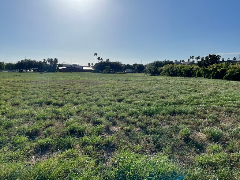 2431 S McColl Rd, McAllen, TX à vendre - Photo de l’immeuble – Image 2 sur 8