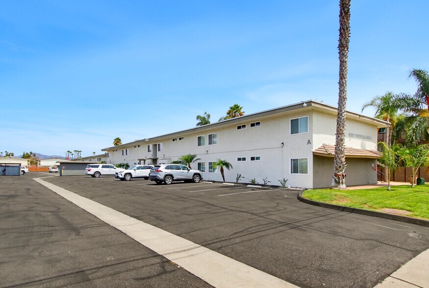 330 N Juniper St, Escondido, CA à vendre - Photo de l’immeuble – Image 3 sur 11